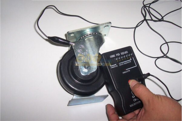 Chống tĩnh điện là gì và ứng dụng trong sản xuất 2 Banh_xe_chong_tinh_dien